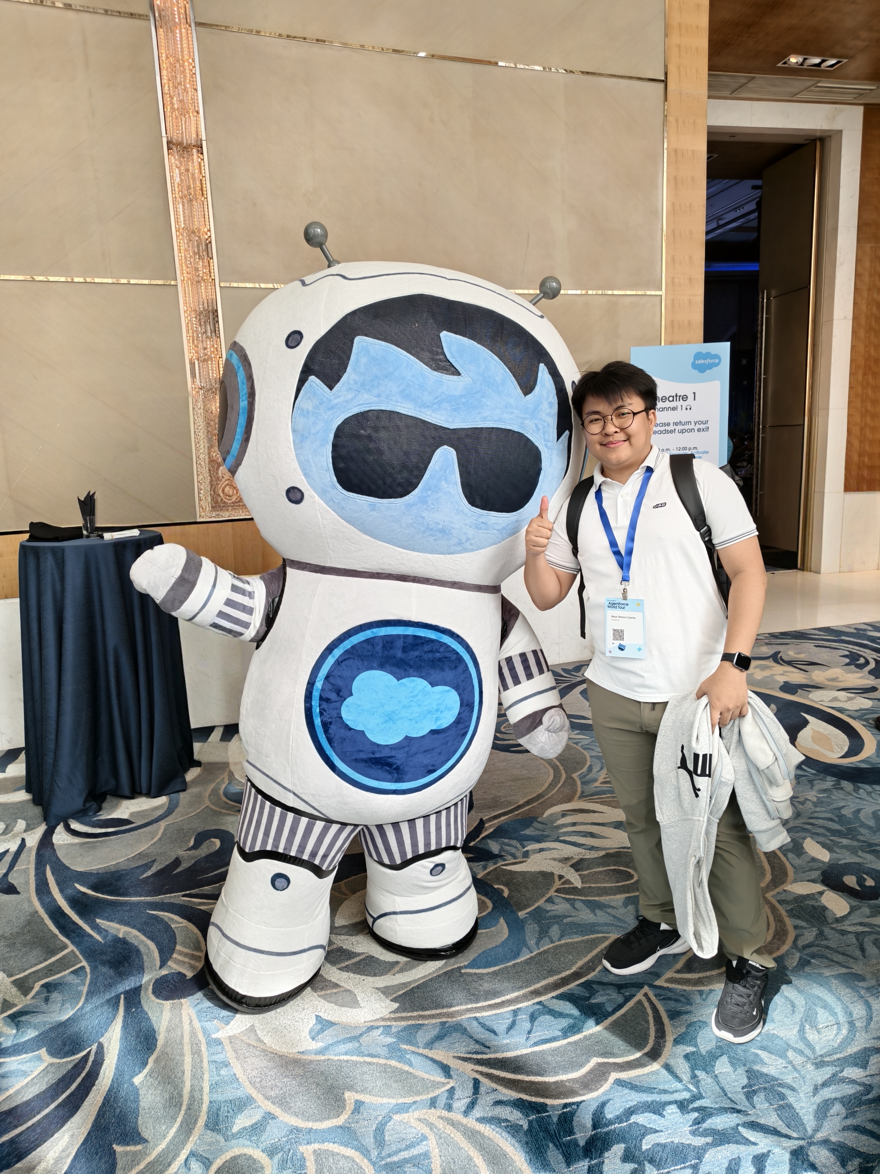 Mark Marlon Cacho posing with Astro at Agentforce World Tour Manila